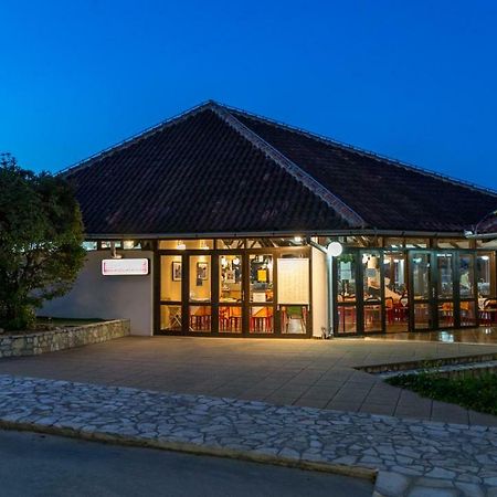 Victoria Mobilehome Jezera Village Holiday Resort Bagian luar foto
