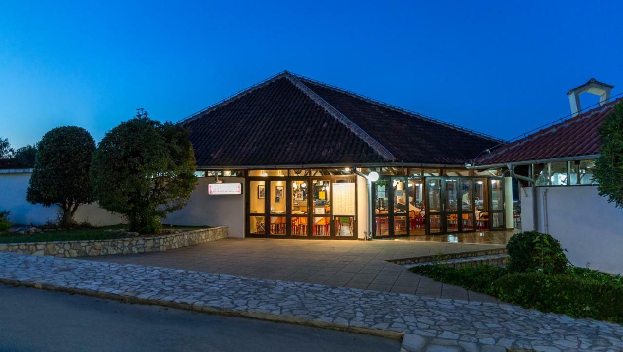 Victoria Mobilehome Jezera Village Holiday Resort Bagian luar foto